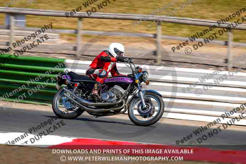 Vintage motorcycle club;eventdigitalimages;mallory park;mallory park trackday photographs;no limits trackdays;peter wileman photography;trackday digital images;trackday photos;vmcc festival 1000 bikes photographs